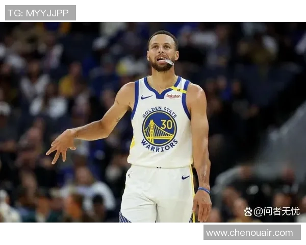 库里与足球明星展开激烈切磋谁能在球场上技高一筹