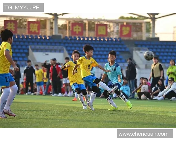 当今足球界仍在赛场拼搏的明星球员盘点与分析