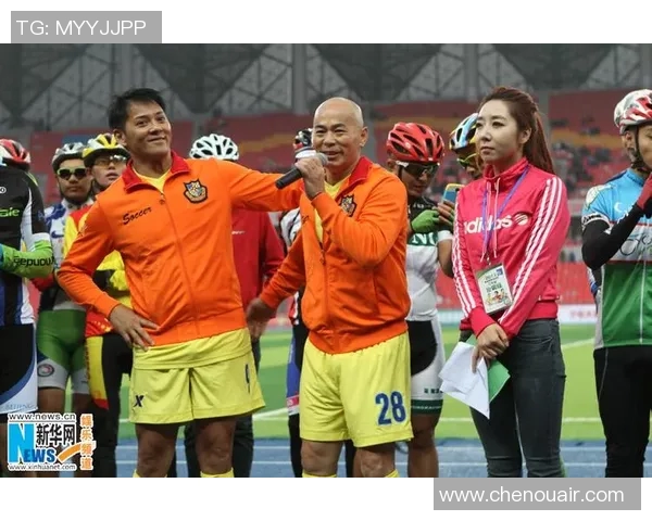 足球巨星与华语乐坛天后同台献艺引发全球关注盛况空前