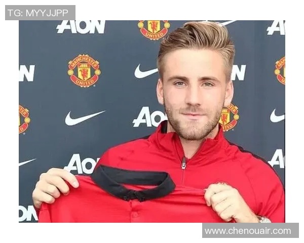 足球明星们的颜值逆袭揭秘他们如何从球场到时尚舞台的华丽转变