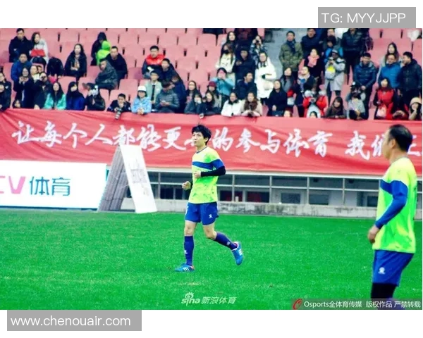 足球明星穿戴袜套的精彩瞬间展示与背后故事解析