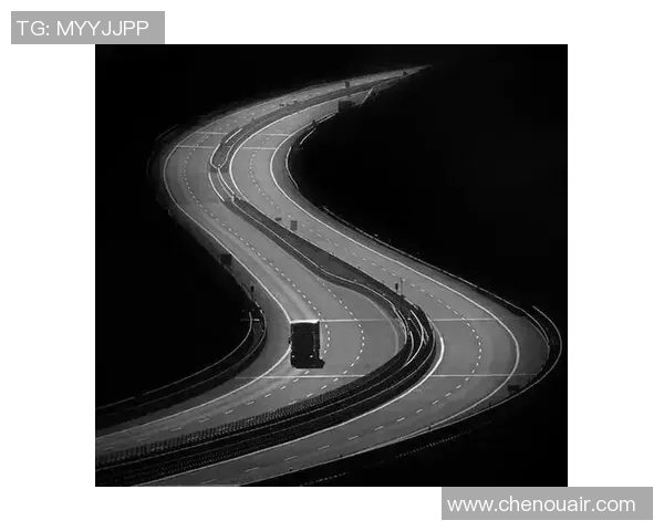 黑白风格足球明星拼图壁纸展现运动魅力与艺术之美 黑白风格足球明星拼图壁纸展现运动魅力与艺术之美